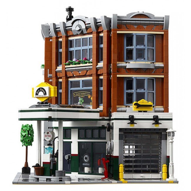Конструктор Lion King аналог Lego Creator 10264 Гараж на углу