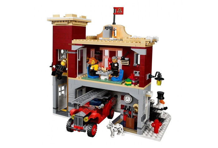 Конструктор BELA аналог LEGO 10263 Пожарная часть в зимней деревне