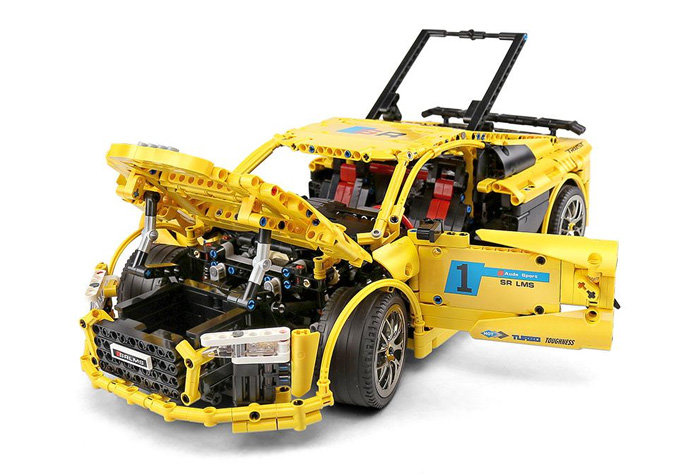 Конструктор Mould King Спорткар Audi R8 V10 (жёлтый)