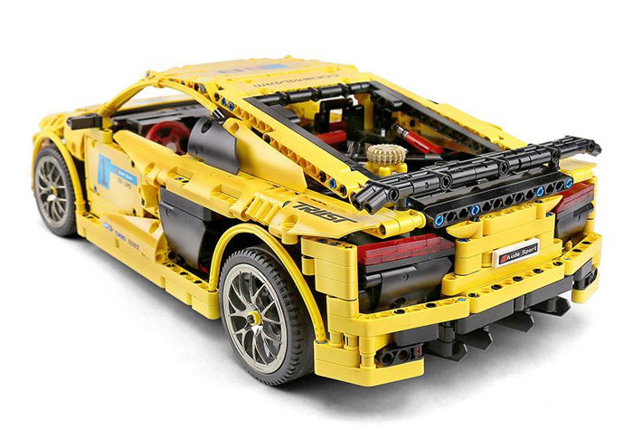 Конструктор Mould King Спорткар Audi R8 V10 (жёлтый)